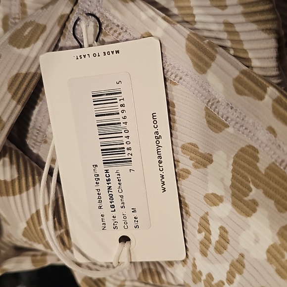 Cream Yoga Sand Cheetah Ribbed Leggings - Picture 5 of 6